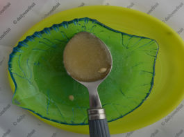 How to Prepare Lemon Exfoliating Face Pack and Scrub