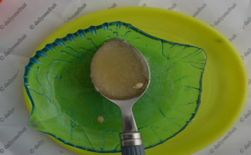 How to Prepare Lemon Exfoliating Face Pack and Scrub